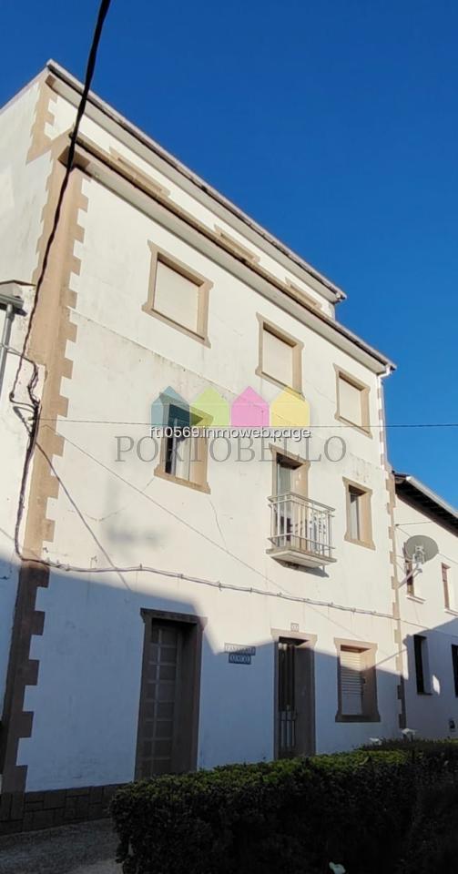 CASA EN RIAS ALTAS, BARES