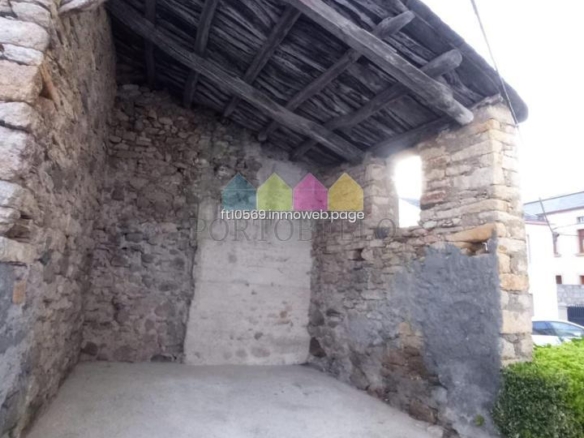 CASA EN RIAS ALTAS, BARES