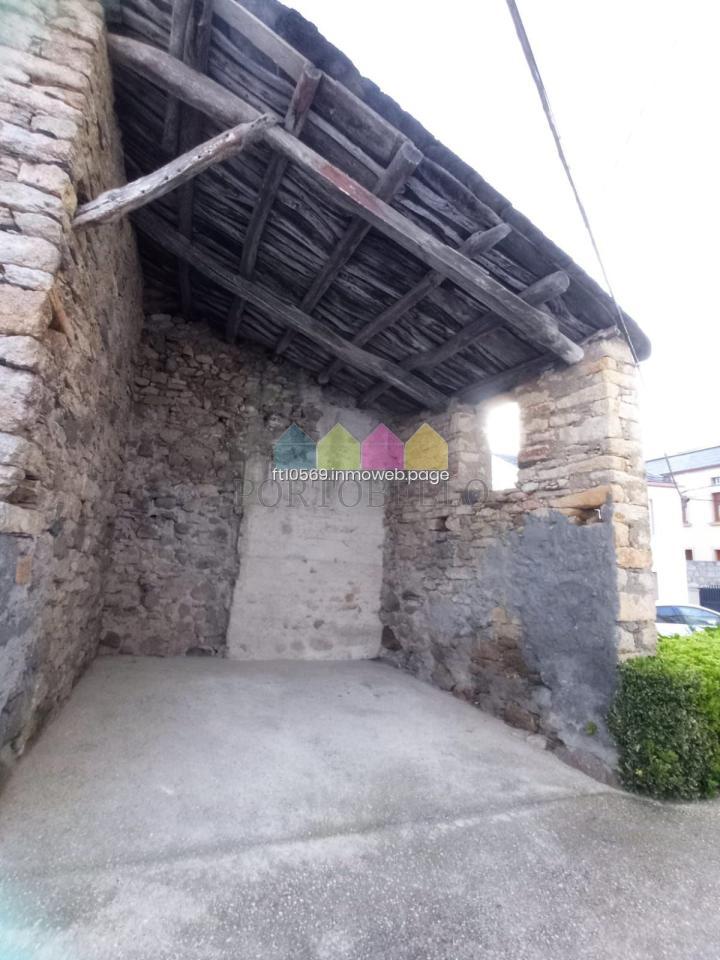 CASA EN RIAS ALTAS, BARES