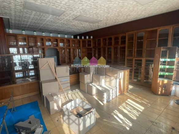 Se alquila local en Narón