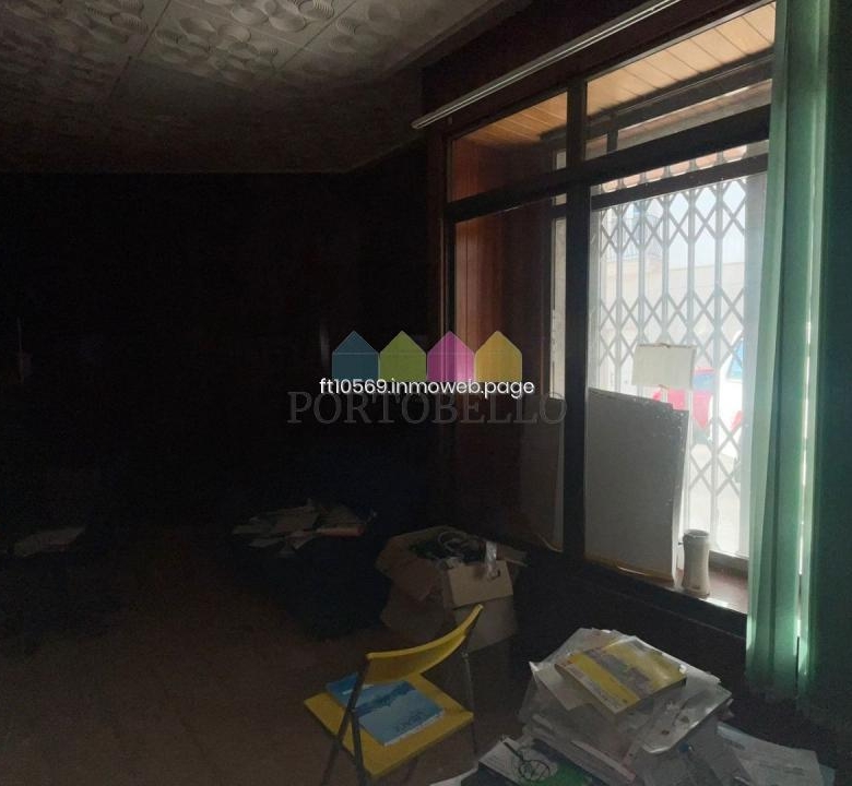 Se alquila local en Narón