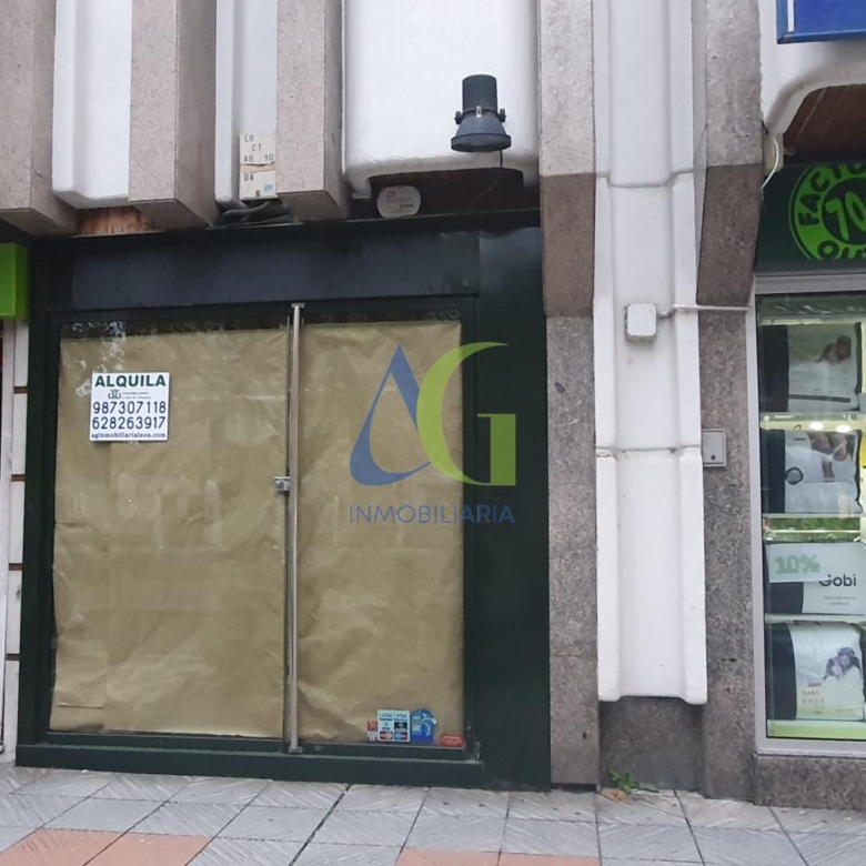 SE ALQUILA LOCAL DE 45M EN LA PLAZA DE LAS CORTES