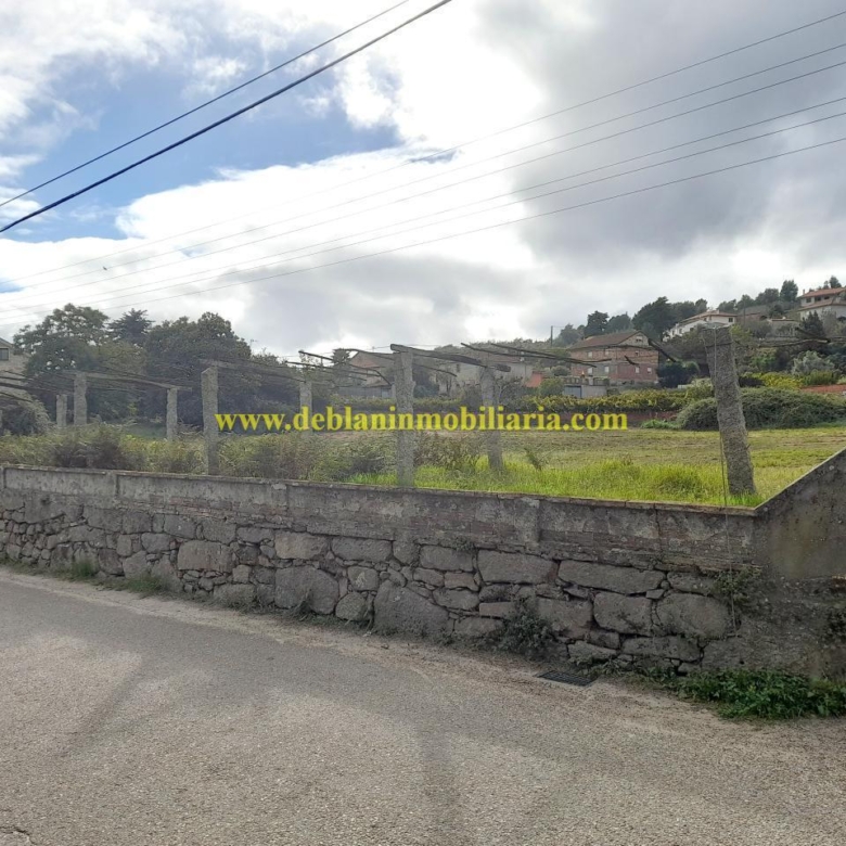 TERRENO EDIFICABLE  DE 3.816 M2, A 5 MINUTOS DEL CENTRO