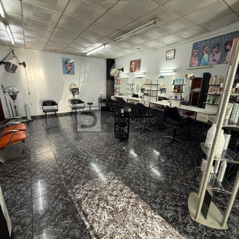 Local comercial en venta en O Porriño centro, 127 m², listo para peluquería o inversión