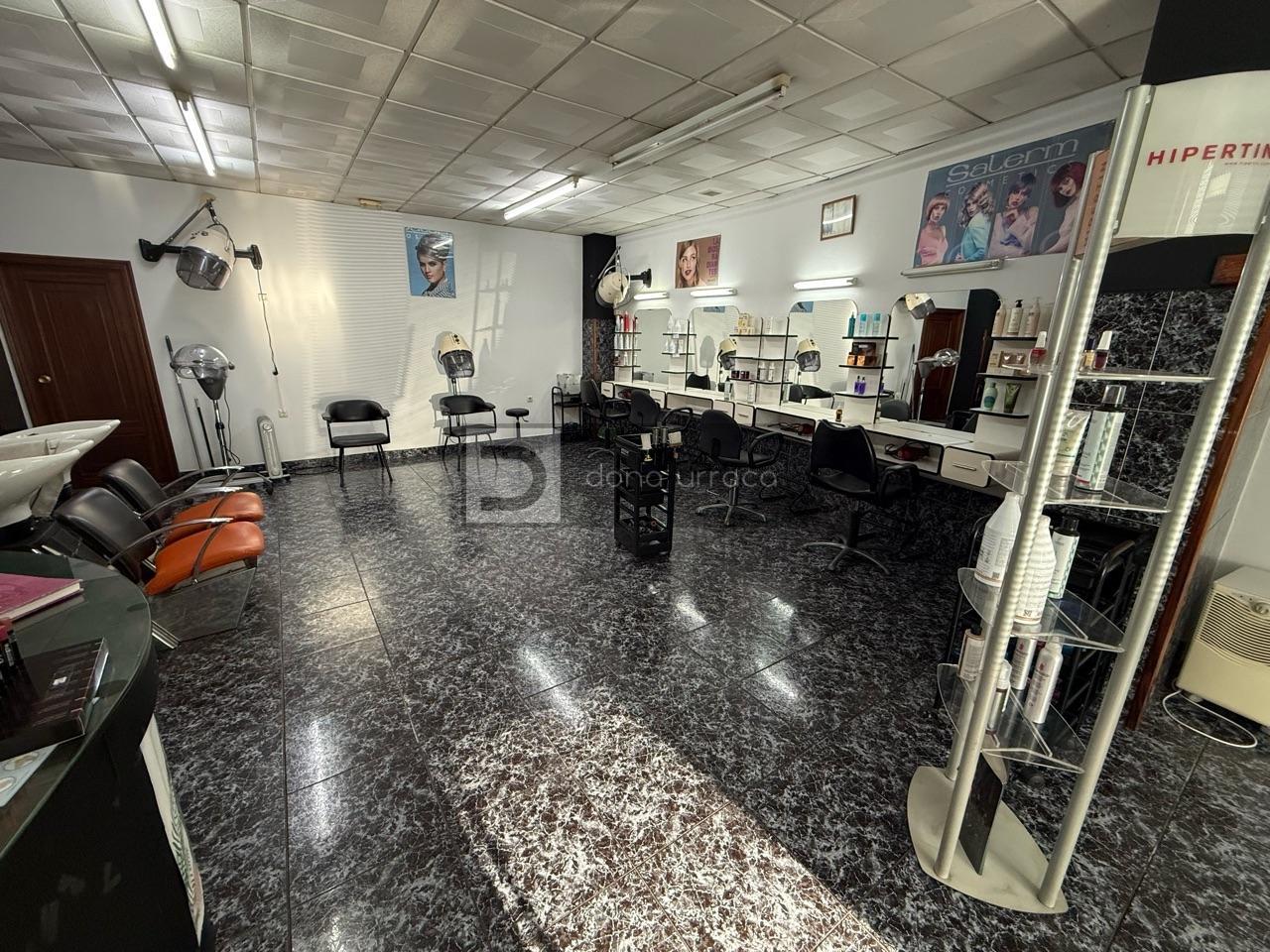 Local comercial en venta en O Porriño centro, 127 m², listo para peluquería o inversión