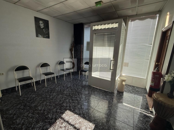 Local comercial en venta en O Porriño centro, 127 m², listo para peluquería o inversión