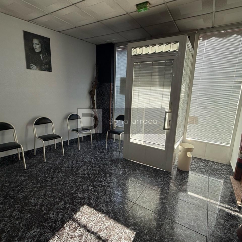 Local comercial en venta en O Porriño centro, 127 m², listo para peluquería o inversión