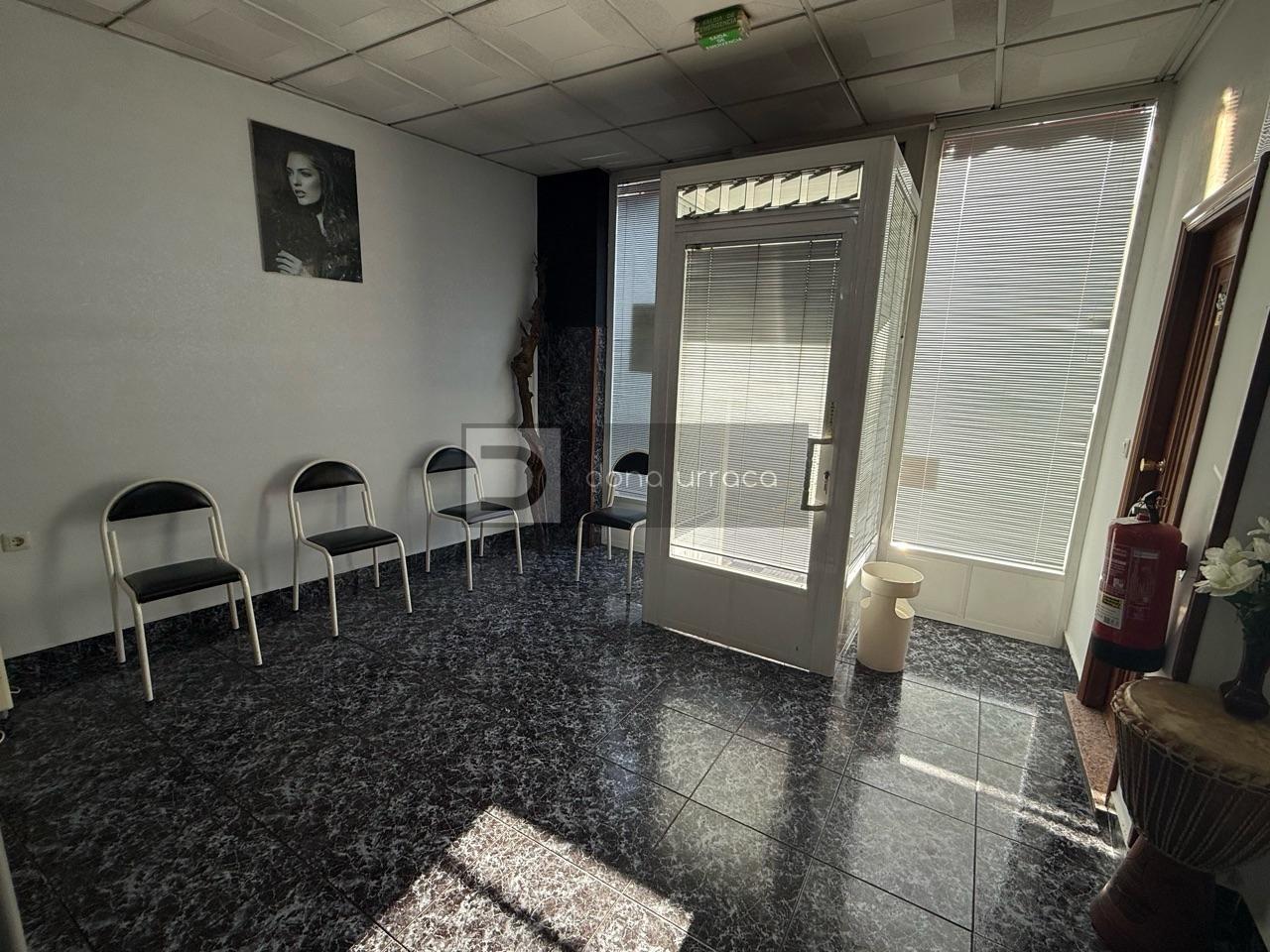 Local comercial en venta en O Porriño centro, 127 m², listo para peluquería o inversión