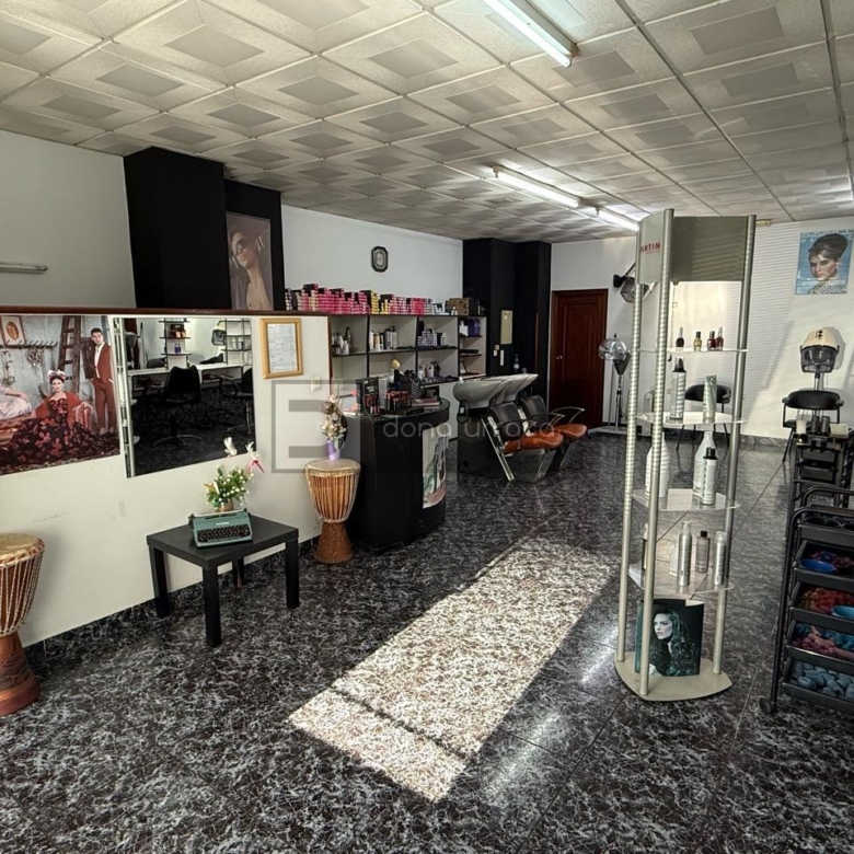 Local comercial en venta en O Porriño centro, 127 m², listo para peluquería o inversión