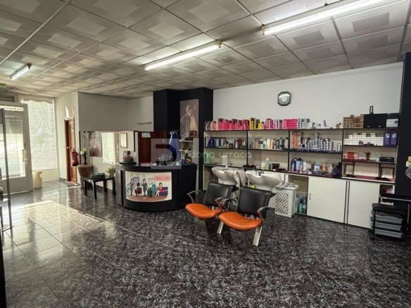Local comercial en venta en O Porriño centro, 127 m², listo para peluquería o inversión