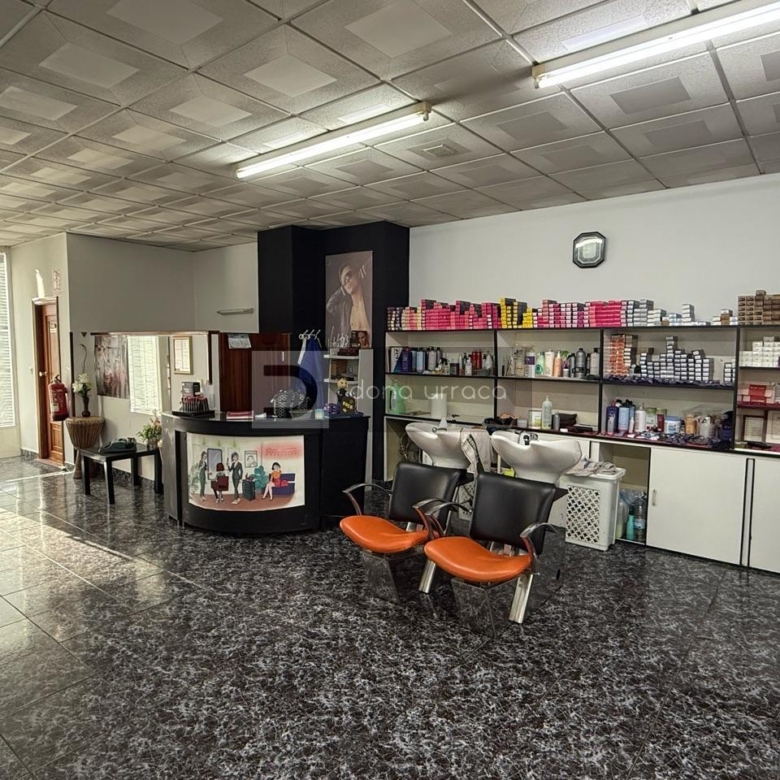 Local comercial en venta en O Porriño centro, 127 m², listo para peluquería o inversión