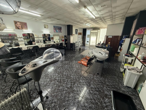 Local comercial en venta en O Porriño centro, 127 m², listo para peluquería o inversión