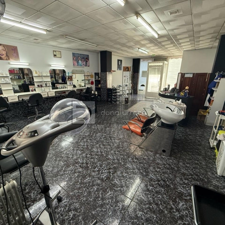 Local comercial en venta en O Porriño centro, 127 m², listo para peluquería o inversión