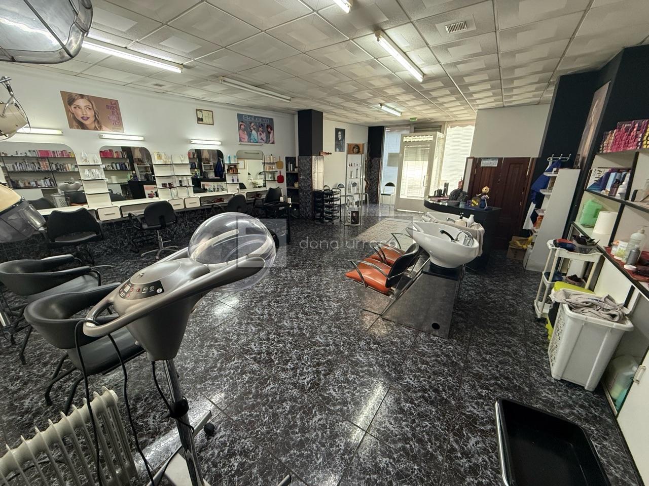 Local comercial en venta en O Porriño centro, 127 m², listo para peluquería o inversión
