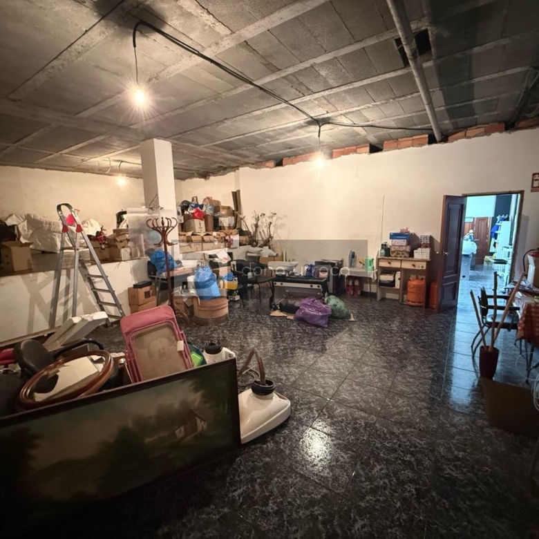 Local comercial en venta en O Porriño centro, 127 m², listo para peluquería o inversión