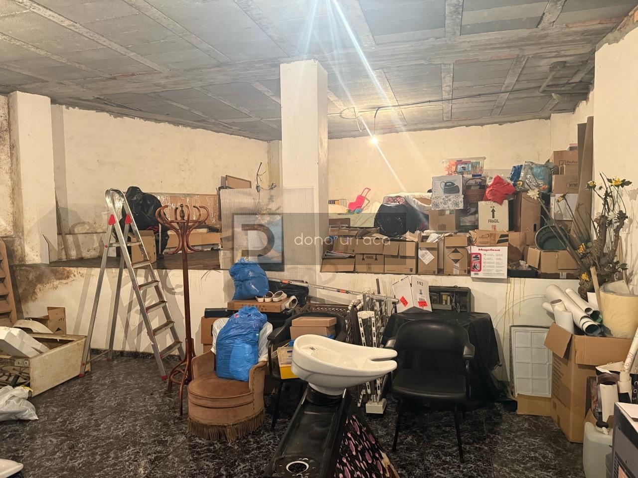 Local comercial en venta en O Porriño centro, 127 m², listo para peluquería o inversión