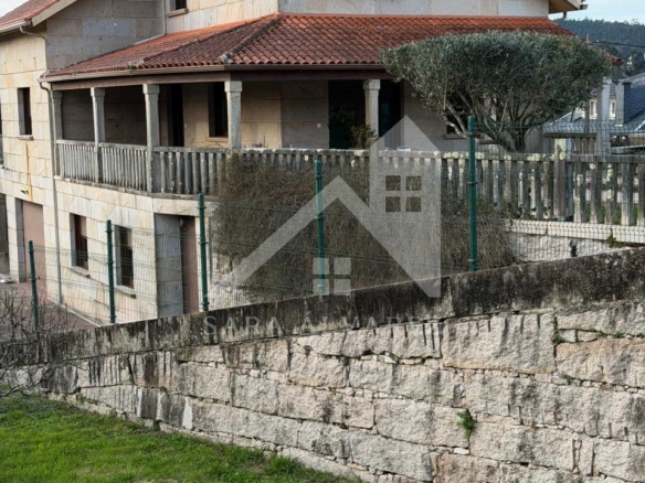 SE VENDE  IMPRESIONANTE CASA DE PIEDRA EN MOURENTE ZONA DEL LICEO CASINO MERCANTIL PRÓXIMA A LA CIUDAD DE PONTEVEDRA