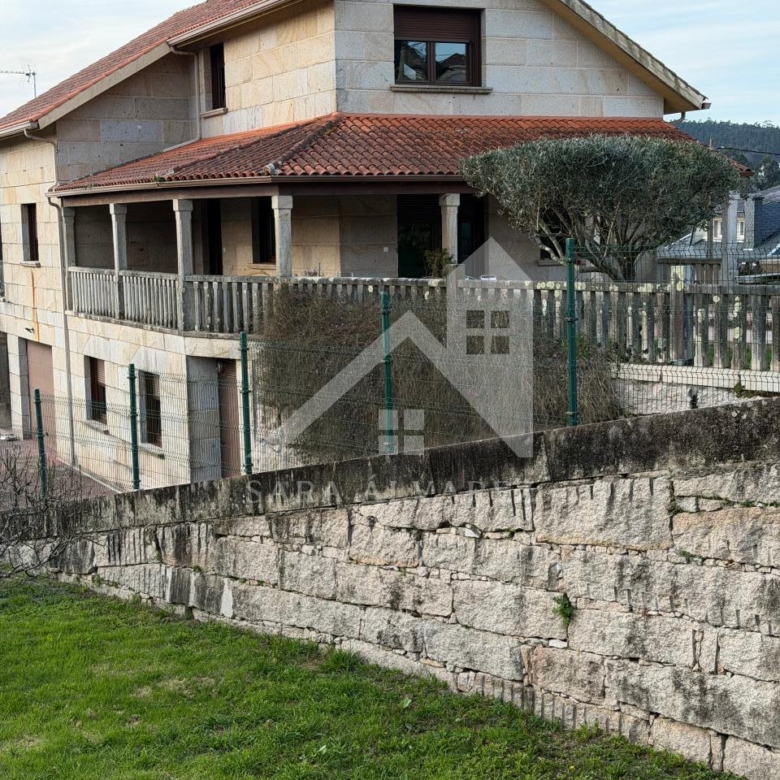 SE VENDE  IMPRESIONANTE CASA DE PIEDRA EN MOURENTE ZONA DEL LICEO CASINO MERCANTIL PRÓXIMA A LA CIUDAD DE PONTEVEDRA
