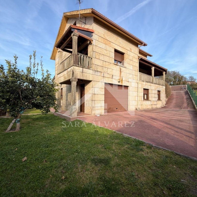 SE VENDE  IMPRESIONANTE CASA DE PIEDRA EN MOURENTE ZONA DEL LICEO CASINO MERCANTIL PRÓXIMA A LA CIUDAD DE PONTEVEDRA