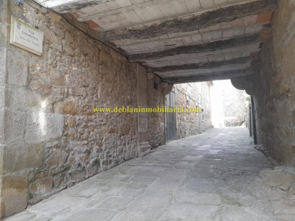 GRAN PROPIEDAD DE 745m2 EN LA ZONA MONUMENTAL DE TUI