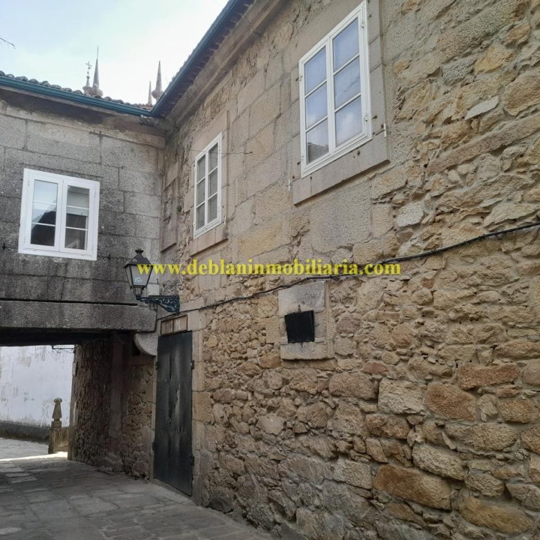 GRAN PROPIEDAD DE 745m2 EN LA ZONA MONUMENTAL DE TUI