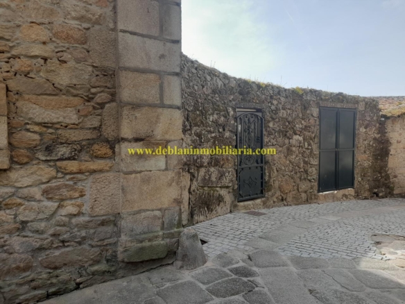 GRAN PROPIEDAD DE 745m2 EN LA ZONA MONUMENTAL DE TUI