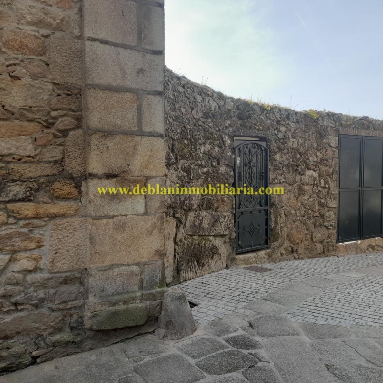 GRAN PROPIEDAD DE 745m2 EN LA ZONA MONUMENTAL DE TUI