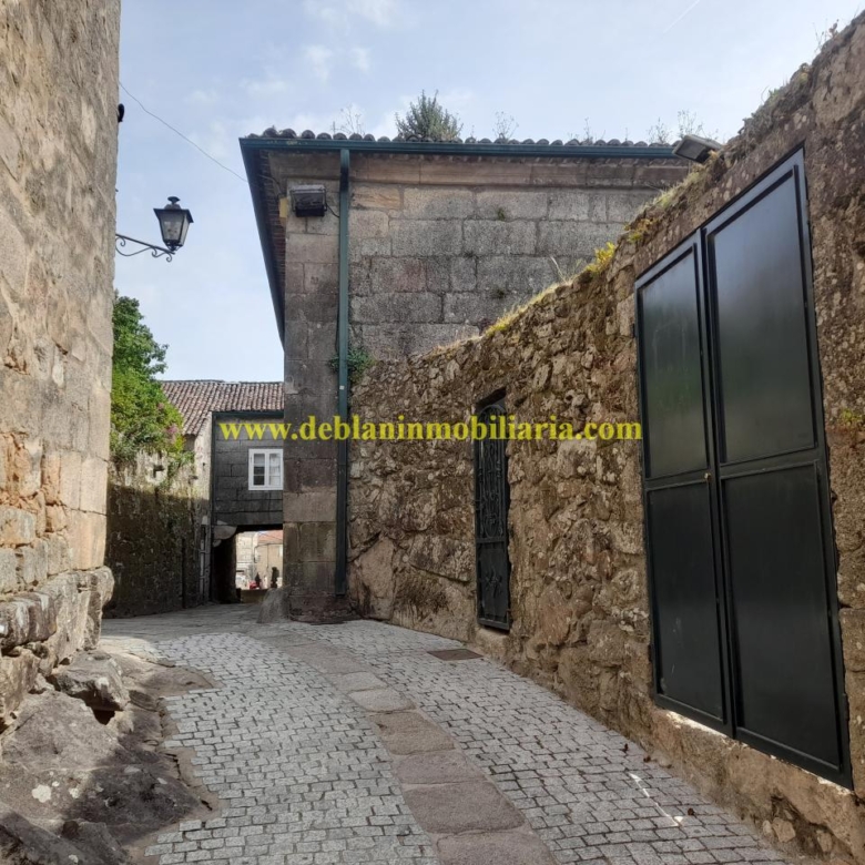 GRAN PROPIEDAD DE 745m2 EN LA ZONA MONUMENTAL DE TUI