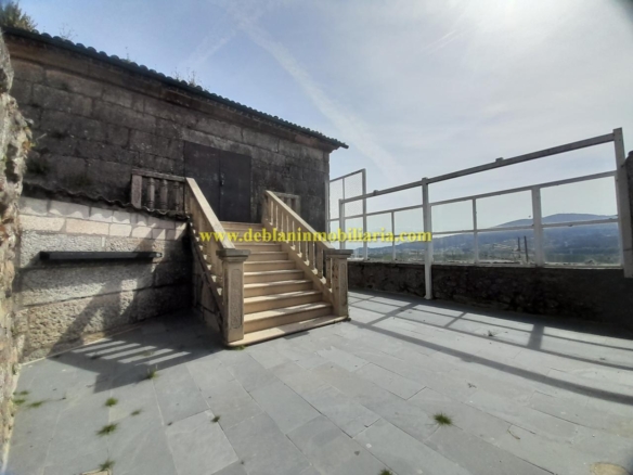 GRAN PROPIEDAD DE 745m2 EN LA ZONA MONUMENTAL DE TUI