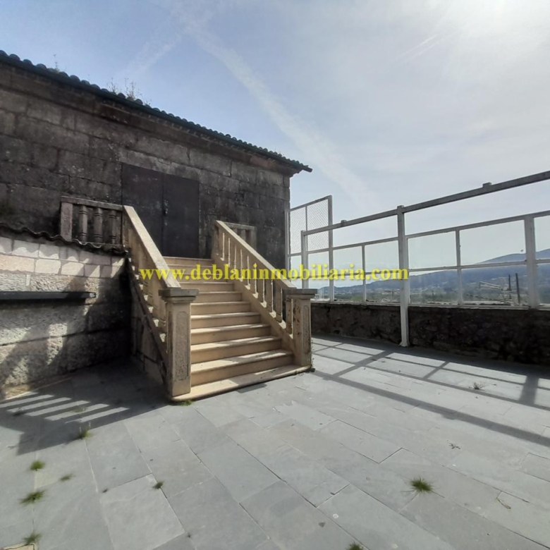 GRAN PROPIEDAD DE 745m2 EN LA ZONA MONUMENTAL DE TUI