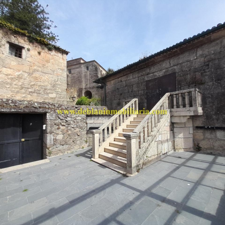 GRAN PROPIEDAD DE 745m2 EN LA ZONA MONUMENTAL DE TUI