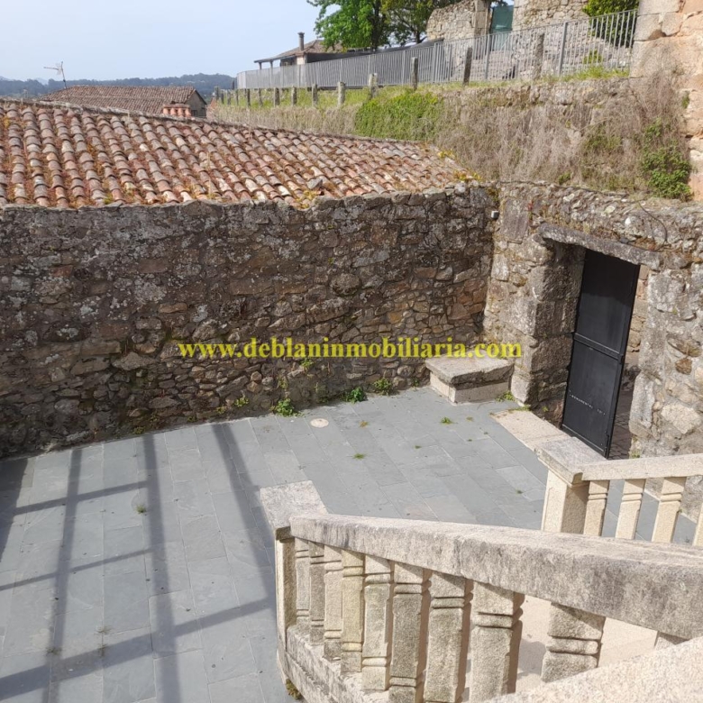 GRAN PROPIEDAD DE 745m2 EN LA ZONA MONUMENTAL DE TUI