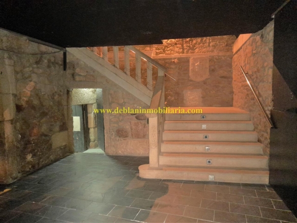 GRAN PROPIEDAD DE 745m2 EN LA ZONA MONUMENTAL DE TUI