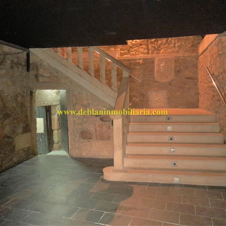 GRAN PROPIEDAD DE 745m2 EN LA ZONA MONUMENTAL DE TUI