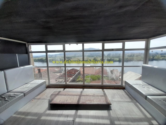GRAN PROPIEDAD DE 745m2 EN LA ZONA MONUMENTAL DE TUI