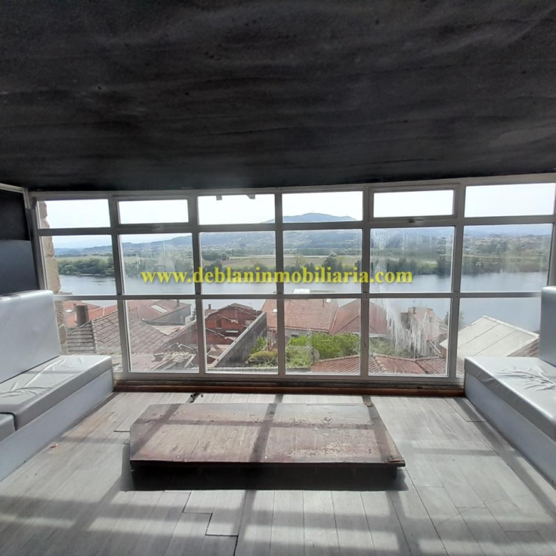 GRAN PROPIEDAD DE 745m2 EN LA ZONA MONUMENTAL DE TUI