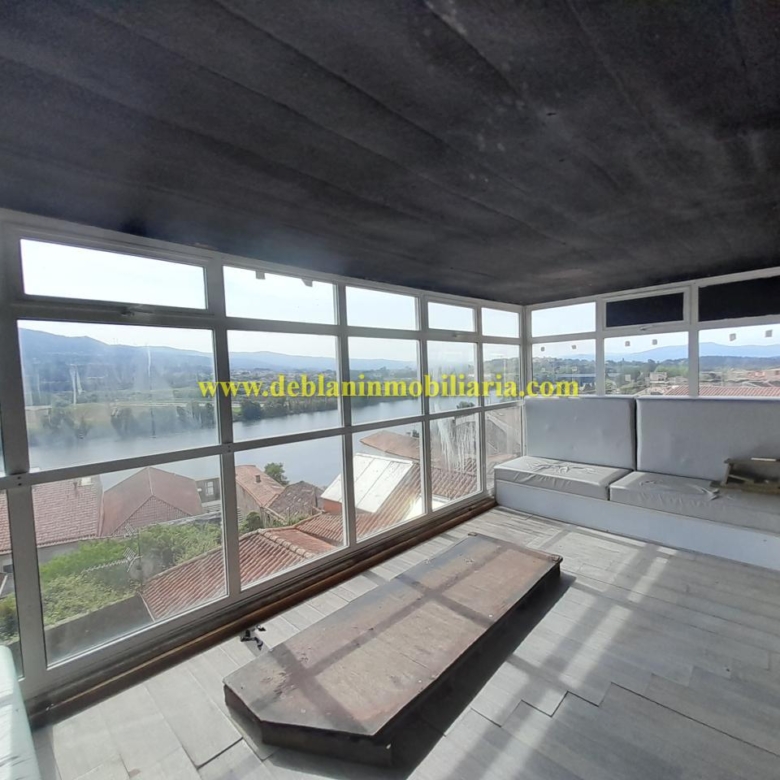 GRAN PROPIEDAD DE 745m2 EN LA ZONA MONUMENTAL DE TUI