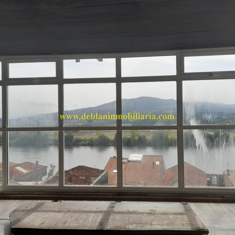 GRAN PROPIEDAD DE 745m2 EN LA ZONA MONUMENTAL DE TUI