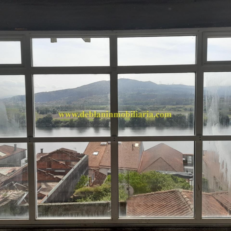 GRAN PROPIEDAD DE 745m2 EN LA ZONA MONUMENTAL DE TUI
