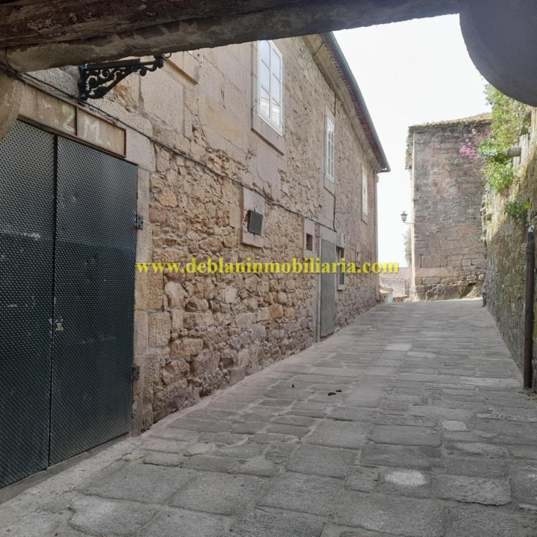 GRAN PROPIEDAD DE 745m2 EN LA ZONA MONUMENTAL DE TUI