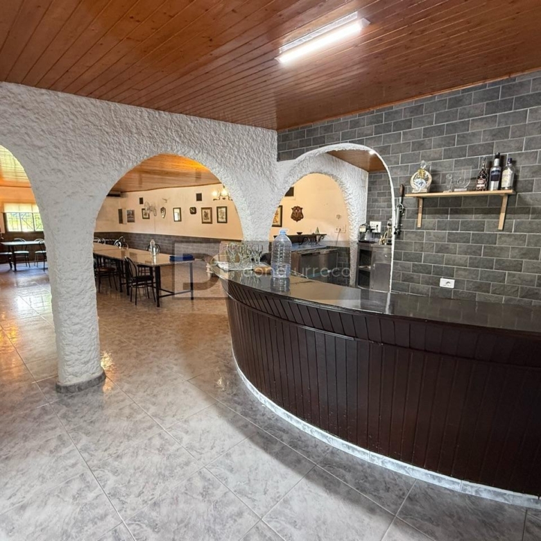 ESPECTACULAR BAR- PARRILLADA EN TUI CON GRAN PARKING Y TERRAZA – ¡LISTO PARA FUNCIONAR!