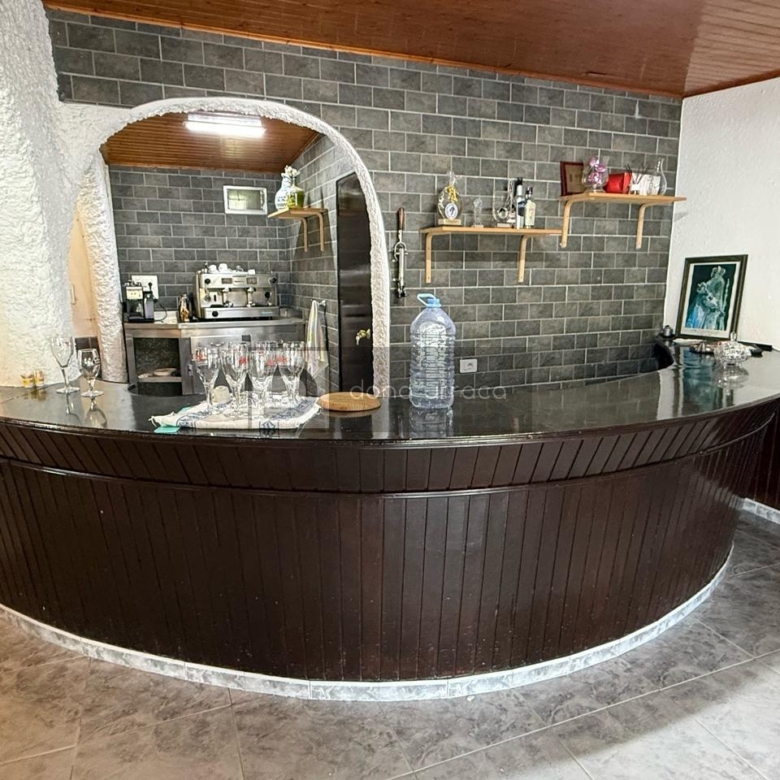 ESPECTACULAR BAR- PARRILLADA EN TUI CON GRAN PARKING Y TERRAZA – ¡LISTO PARA FUNCIONAR!