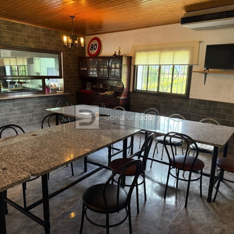 ESPECTACULAR BAR- PARRILLADA EN TUI CON GRAN PARKING Y TERRAZA – ¡LISTO PARA FUNCIONAR!