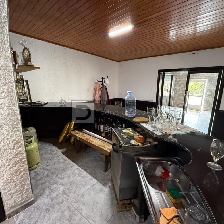 ESPECTACULAR BAR- PARRILLADA EN TUI CON GRAN PARKING Y TERRAZA – ¡LISTO PARA FUNCIONAR!