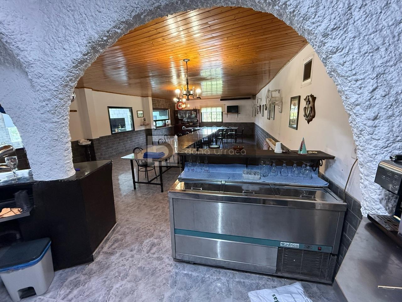 177823161827400029260_177822793157 ESPECTACULAR BAR- PARRILLADA EN TUI CON GRAN PARKING Y TERRAZA – ¡LISTO PARA FUNCIONAR!