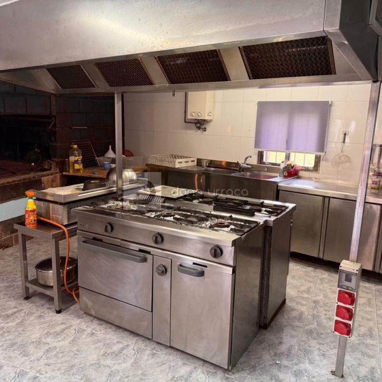 ESPECTACULAR BAR- PARRILLADA EN TUI CON GRAN PARKING Y TERRAZA – ¡LISTO PARA FUNCIONAR!