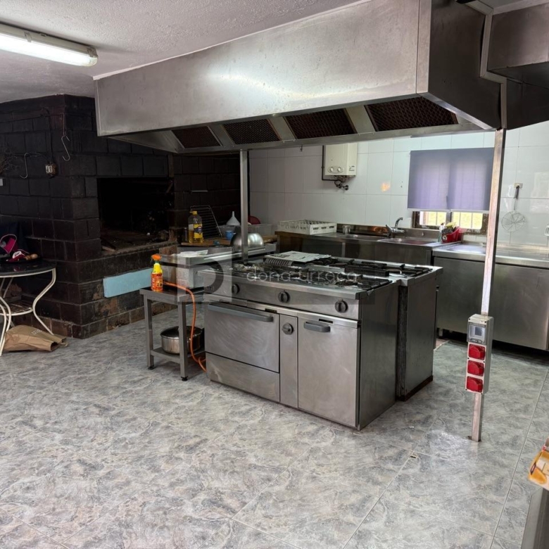 ESPECTACULAR BAR- PARRILLADA EN TUI CON GRAN PARKING Y TERRAZA – ¡LISTO PARA FUNCIONAR!