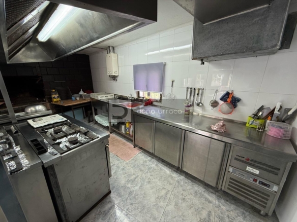 ESPECTACULAR BAR- PARRILLADA EN TUI CON GRAN PARKING Y TERRAZA – ¡LISTO PARA FUNCIONAR!