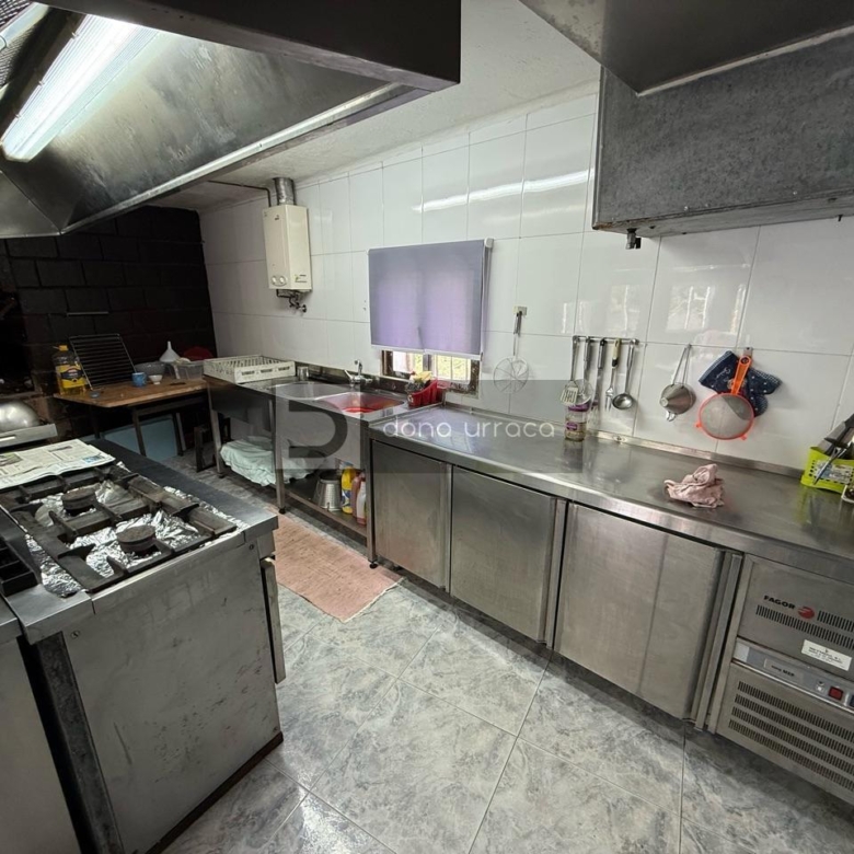 ESPECTACULAR BAR- PARRILLADA EN TUI CON GRAN PARKING Y TERRAZA – ¡LISTO PARA FUNCIONAR!