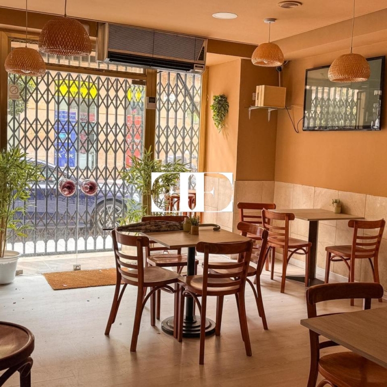 Local comercial en O Calvario con doble fachada y cafetería – Excelente ubicación